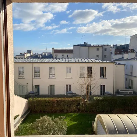 In Montmartre Apartment *